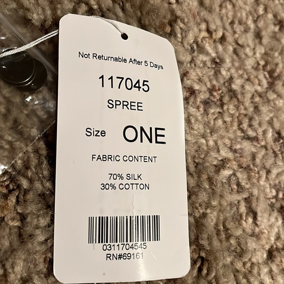 Carlisle Scarf.  Brand new with tags. Green & dark blue.  Absolutely stunning. - Picture 2 of 6